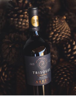 Aresti_Trisquel_Malbec_with_pine_cones_1_.jpg