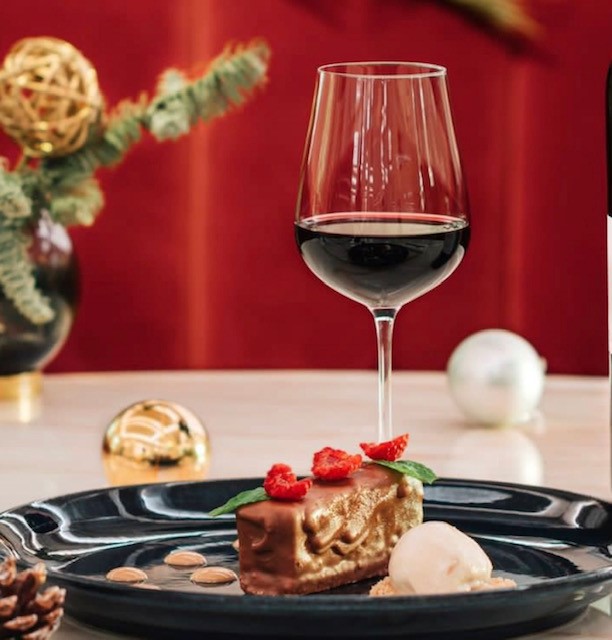 Sweets for Your Sweet: A Guide to Christmas Dessert Wines